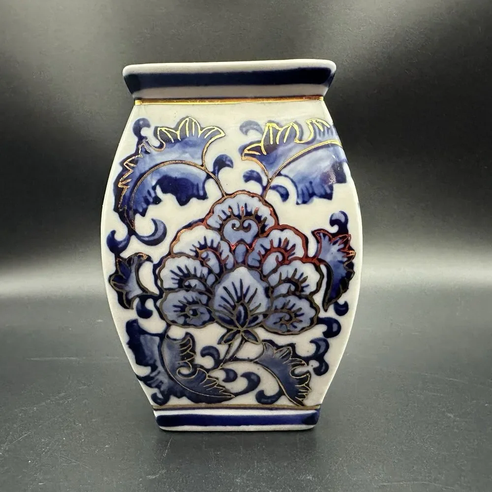 Vintage Chinoiserie Cobalt Blue White Porcelain Miniature Bud Vase Gold Gilt 4
